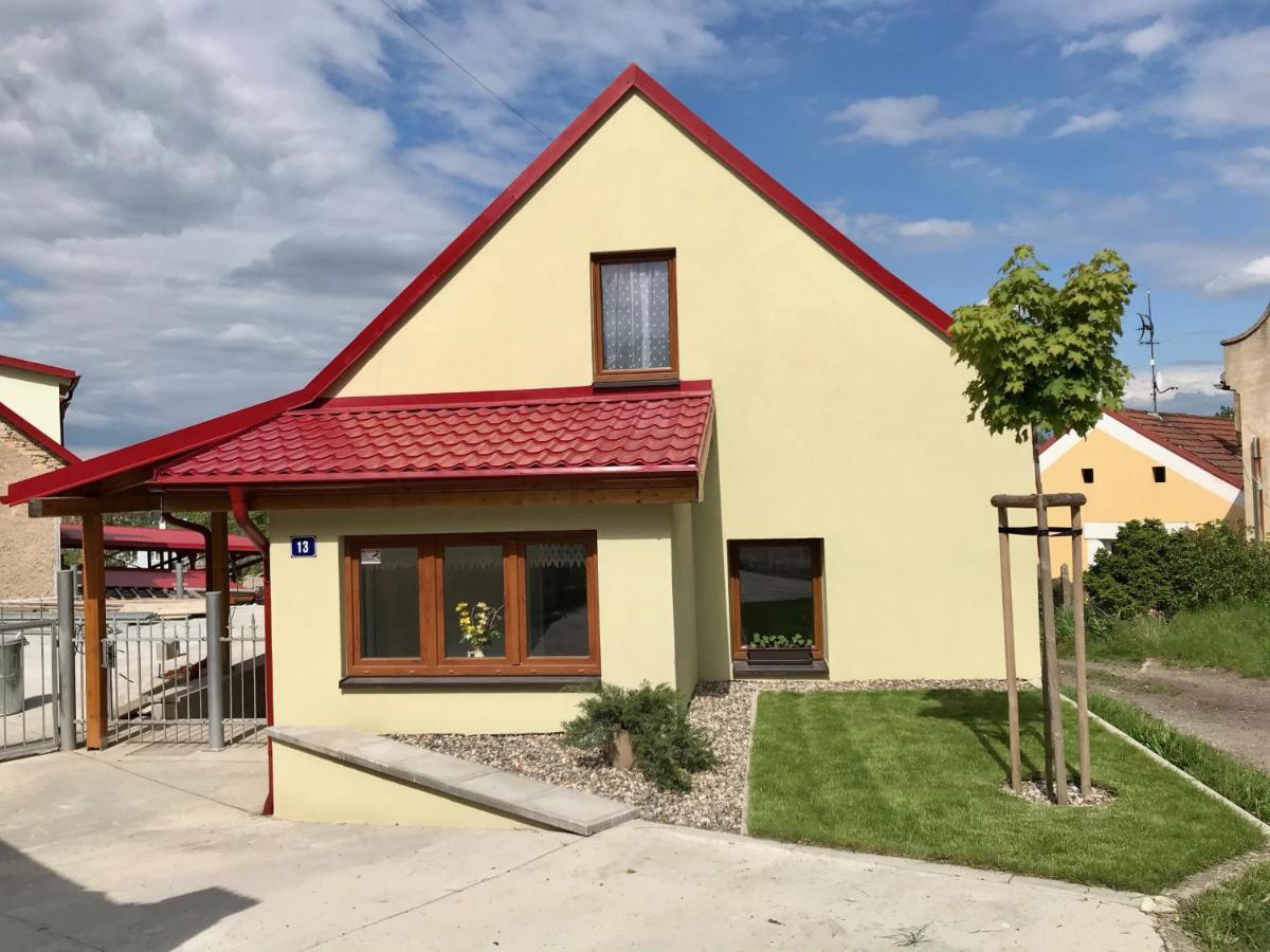 Bendovsky Dvur Bed & Breakfast Dusniky Exterior photo